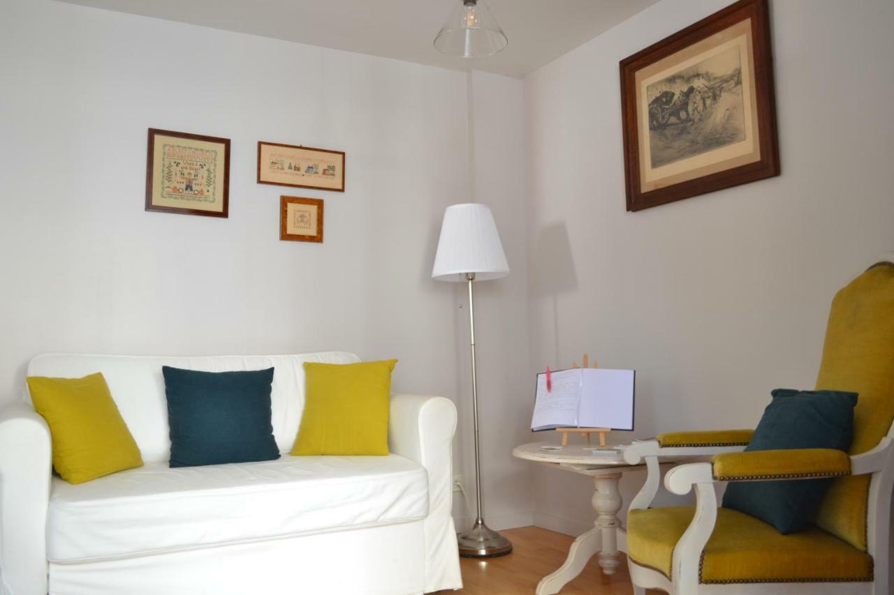 La Maison Des Buis Фалез Екстериор снимка