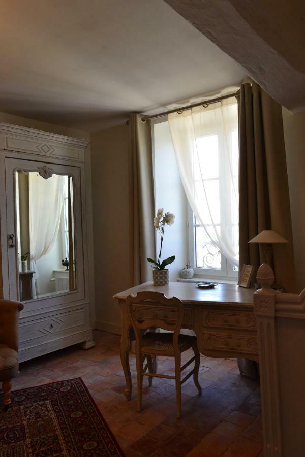 La Maison Des Buis Фалез Екстериор снимка